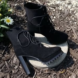 Women's Mackin J Chunky Heel Ankle Boots